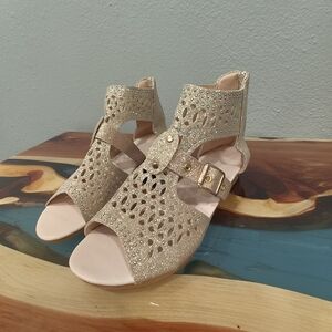 Flat Sandals Dressy low wedge shimmer heel detail size US 8.5